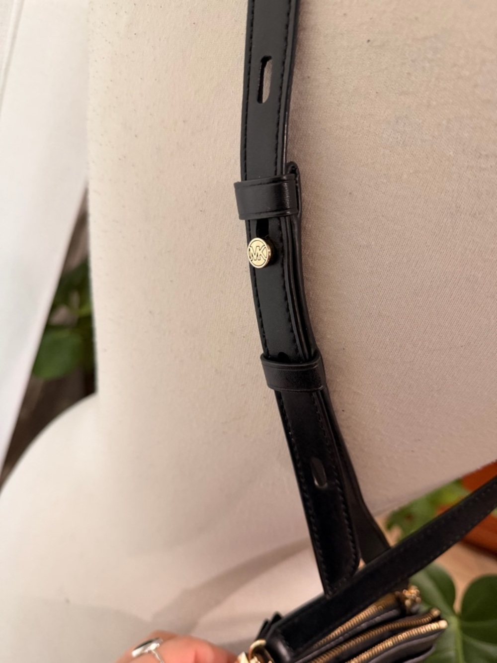 Michael Kors Black Leather Crossbody Phone Wallet - Picture 8 of 10